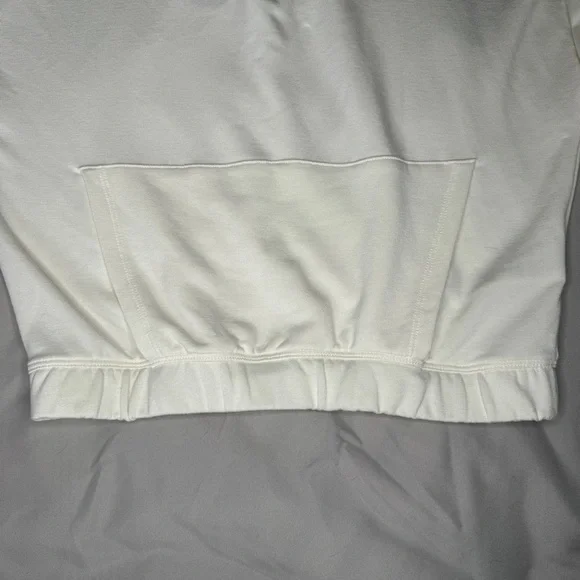 NWT White Gym Shark Pippa Training Pullover size XS - Picture 9 of 9